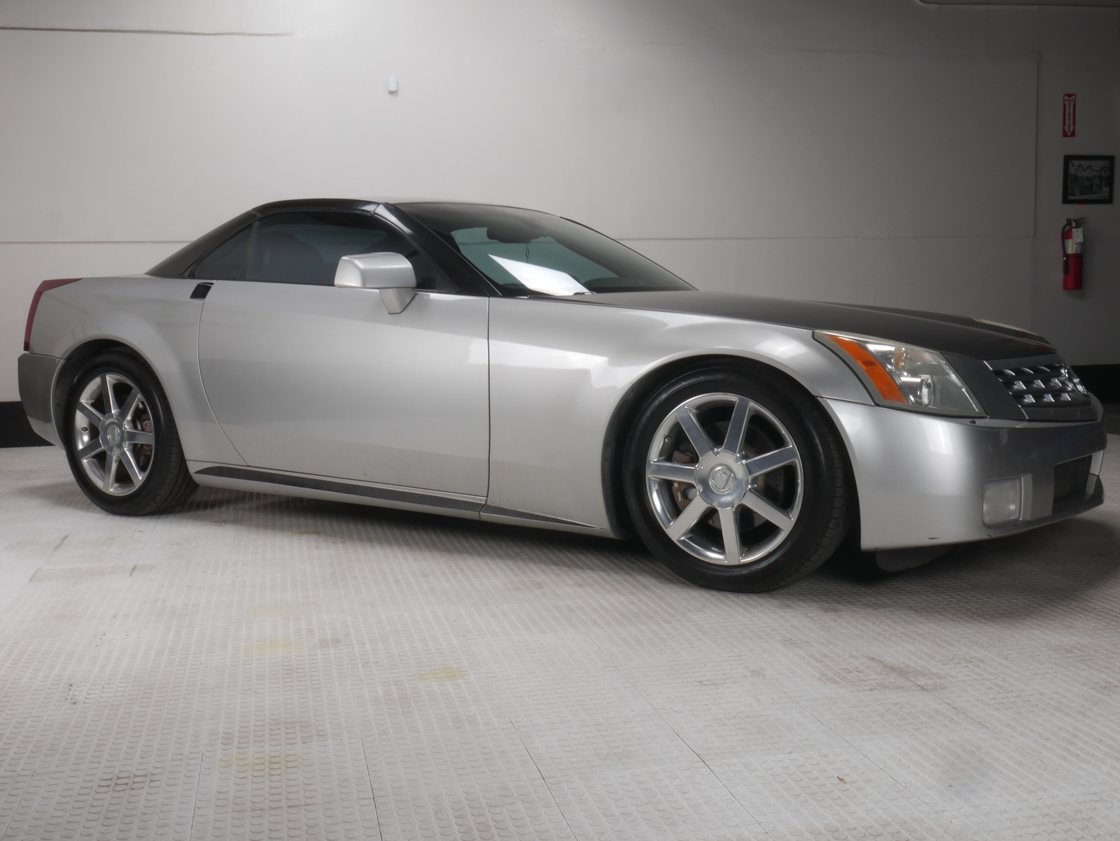 2004 CADILLAC XLR