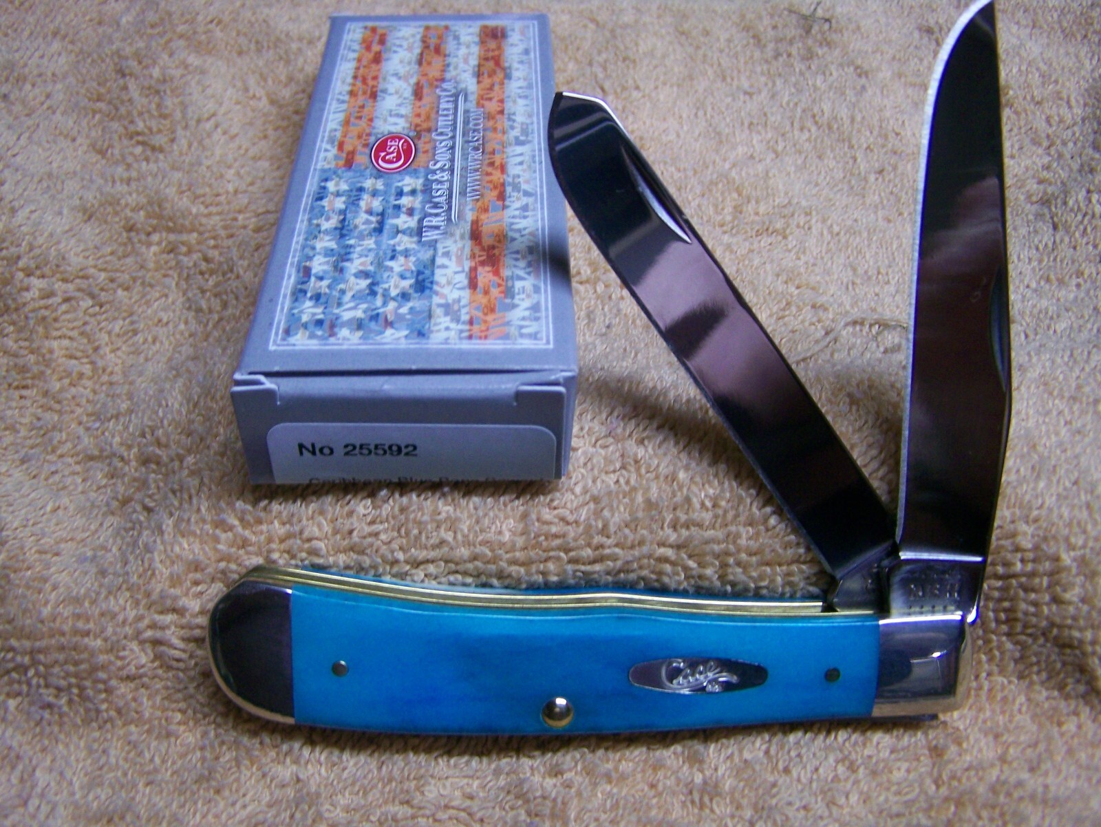 W R CASE CARIBBEAN BLUE SAWCUT BONE 6254 4 1/8 W R CASE CARIBBEAN BLUE SAWCUT BONE 6254 4 1/8