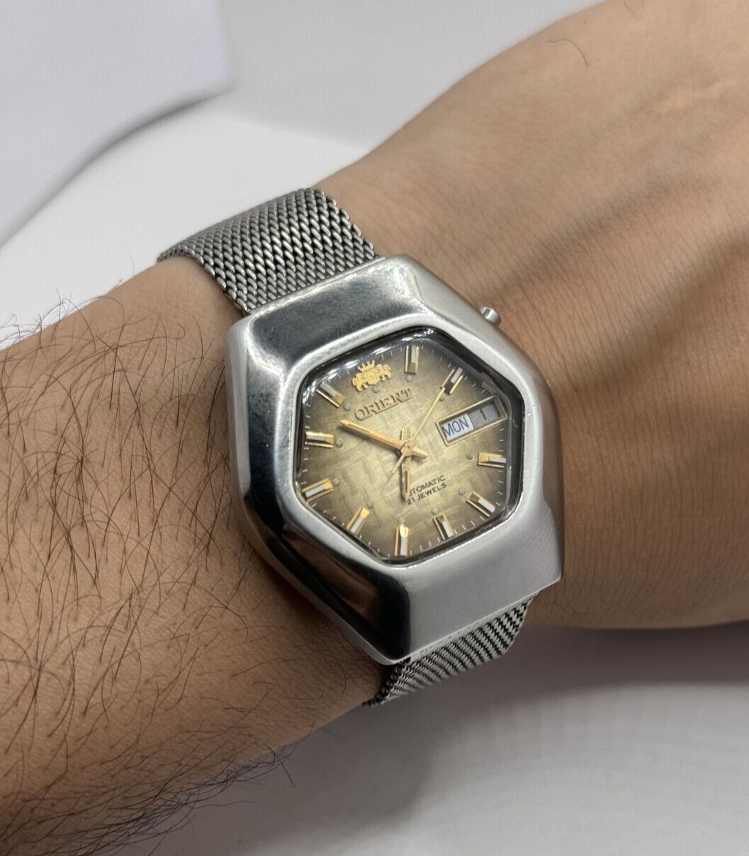 Vintage Orient 21 Jewels Automatic Day/Date analog Hexagon Dial