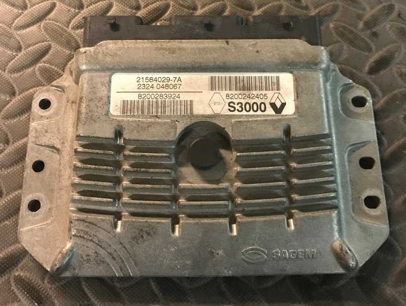 Calculateur Moteur Renault 1.6 21584029-7a 8200283924 8200242405