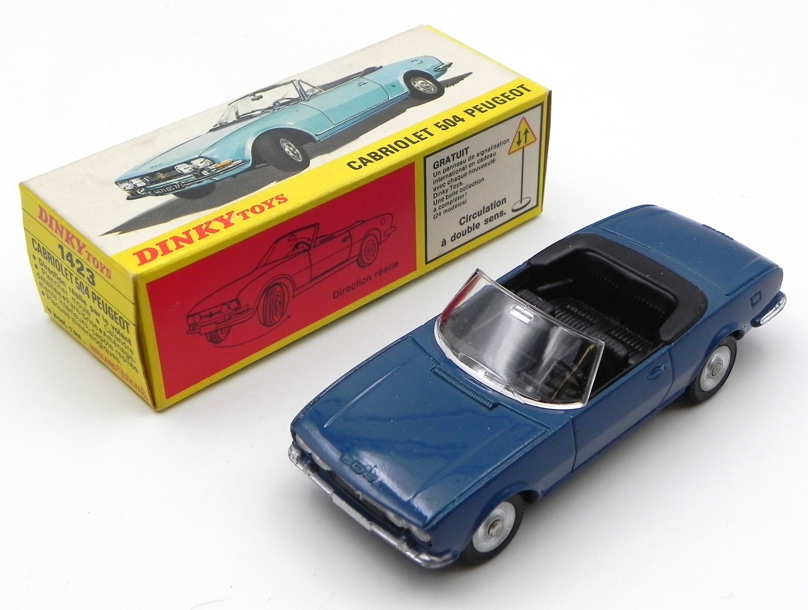 Dinky Peugeot 504 ミニカー Dinky Peugeot 504 ミニカー Dinky Toys Peugeot 504 - Vintage