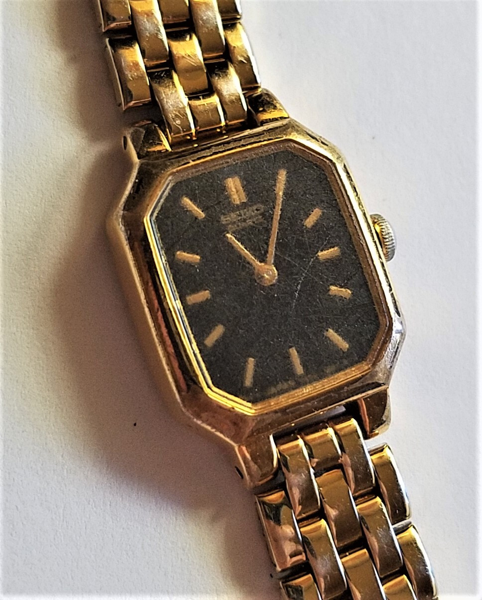 Seiko Womens V400-5608 Quartz Watch Gold Tone Bracelet Band Seiko Womens V400-5608 Quartz Watch Gold Tone Bracelet Band