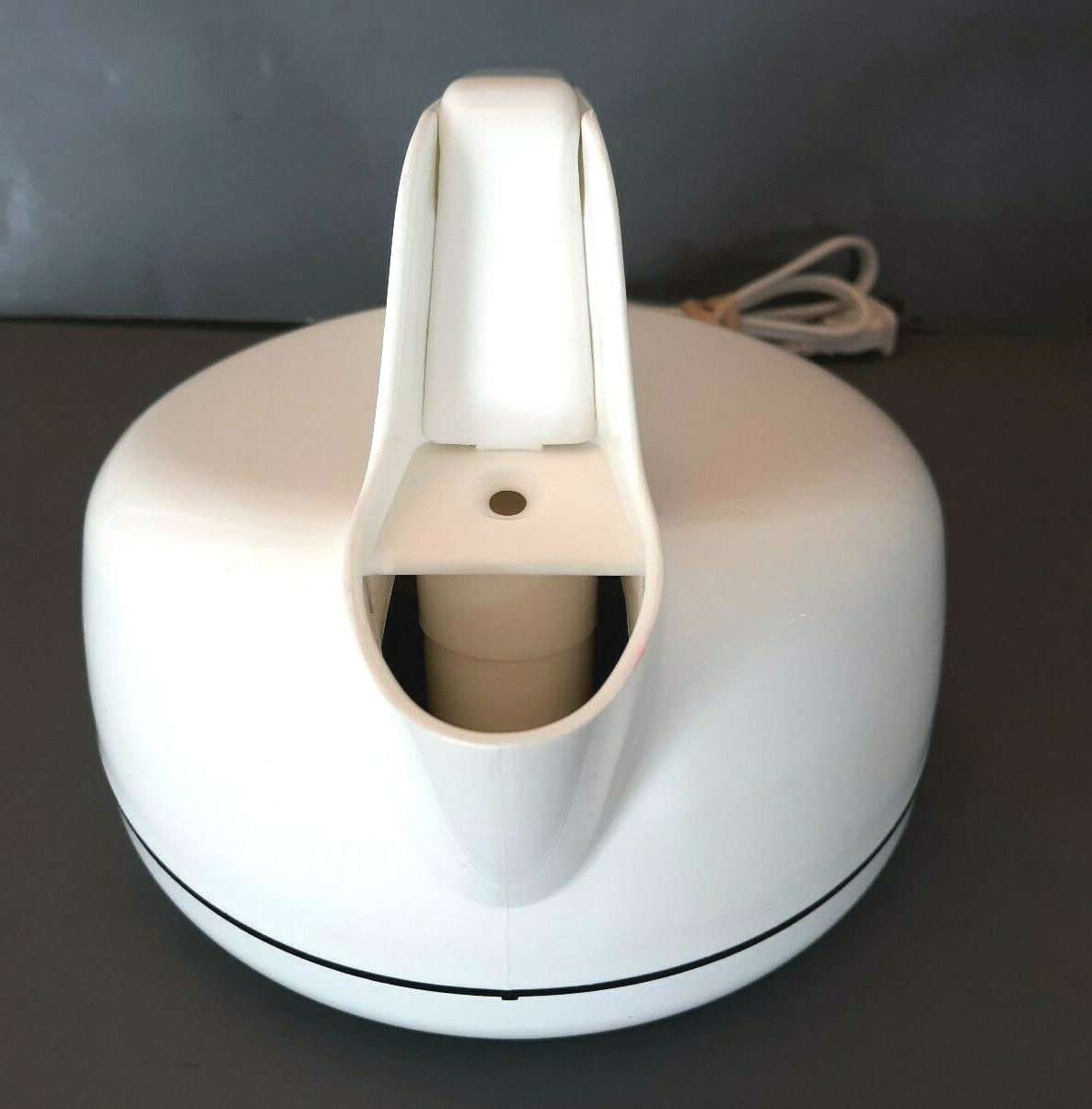 West Bend 1 Qrt Electric Tea kettle 6400 White Electric Whistling Hot Pot Cocoa