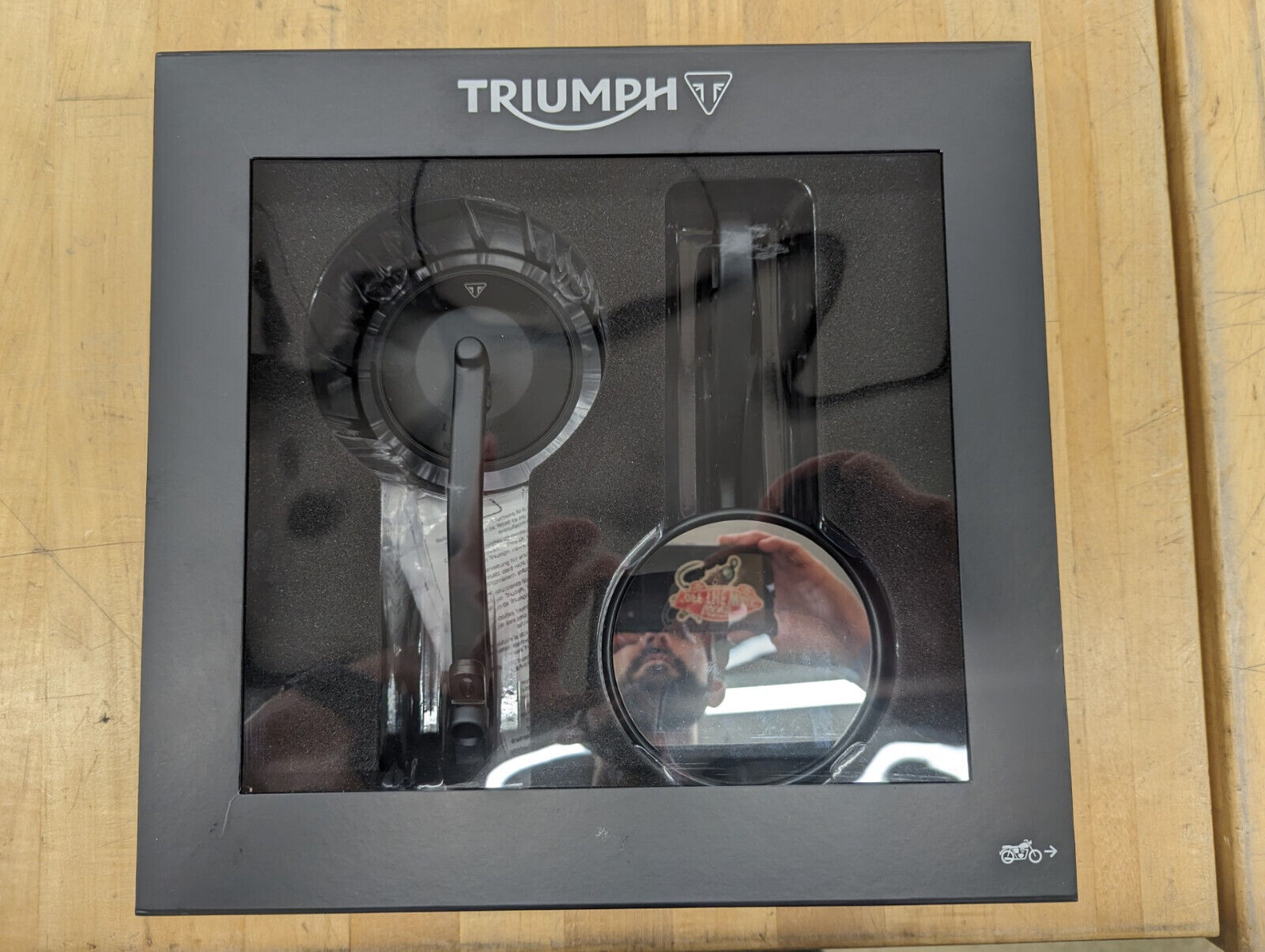 Genuine Triumph Classic Round Bar End Mirrors Black Genuine Triumph Classic Round Bar End Mirrors Black