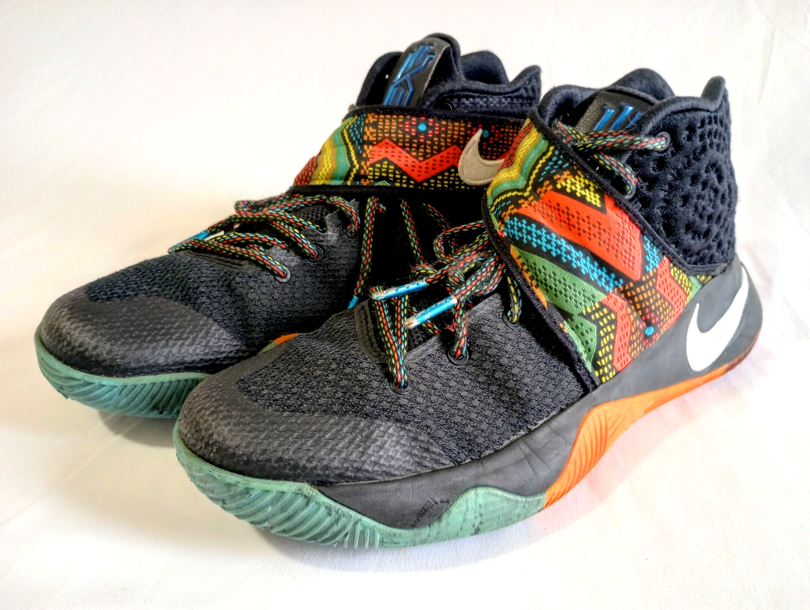 kyrie irving shoes two different colors