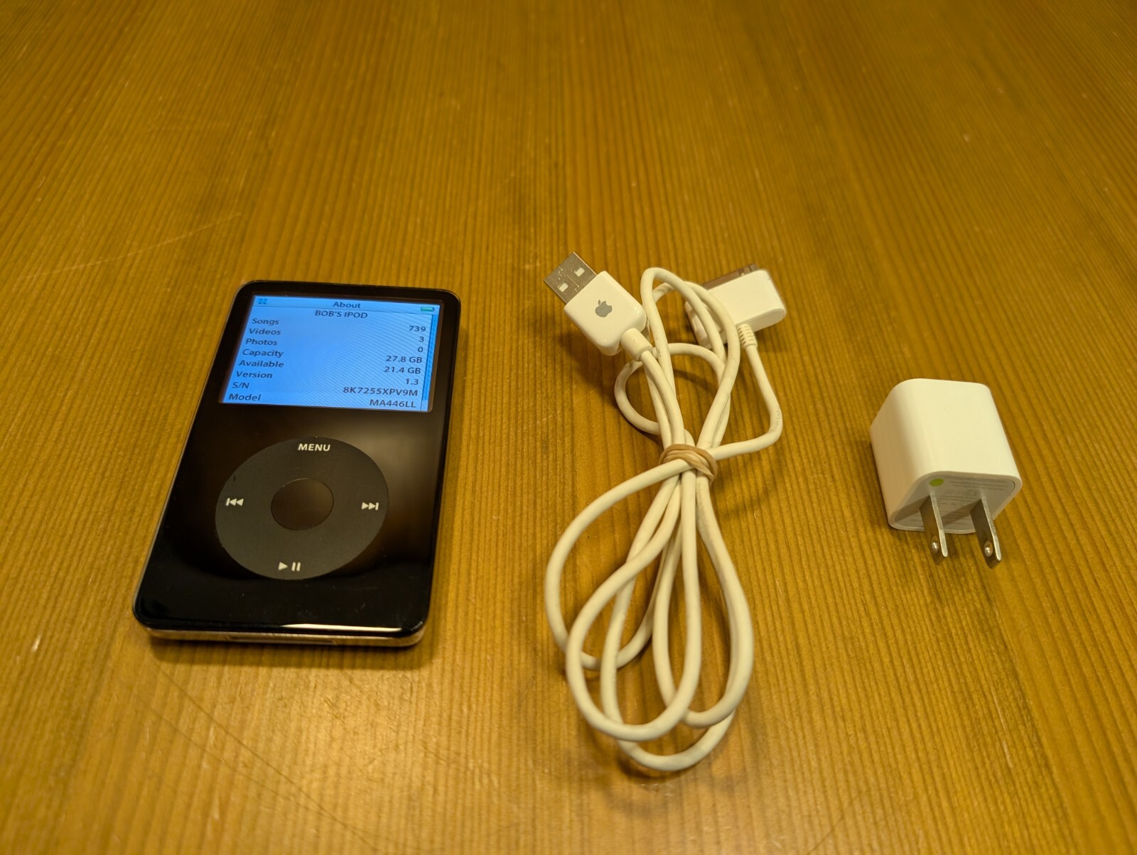 iPodです。 2006 Apple A1136 iPod 80 GB MP3 Player - 5.5 Generation