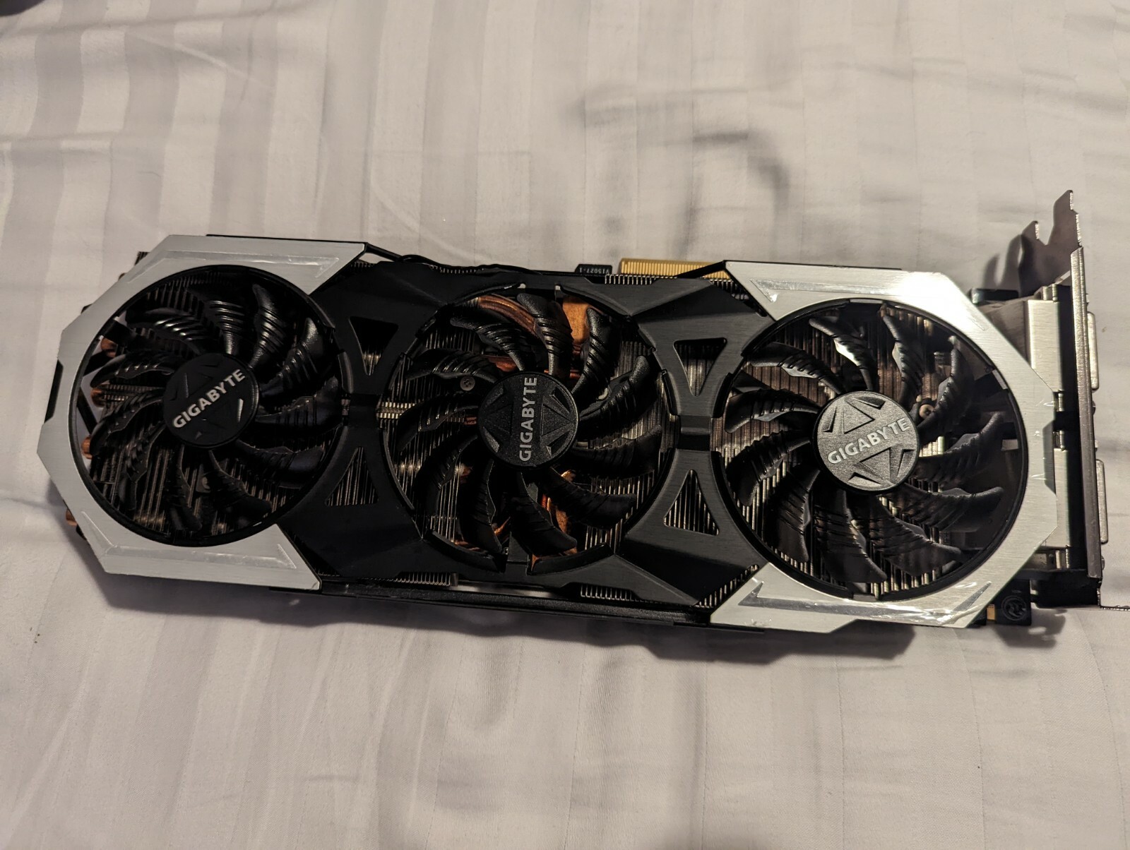グラフィックボード・グラボ・ビデオカード GIGABYTE GTX980Ti Amazon | GIGABYTE ビデオカード Geforce GTX980Ti搭載