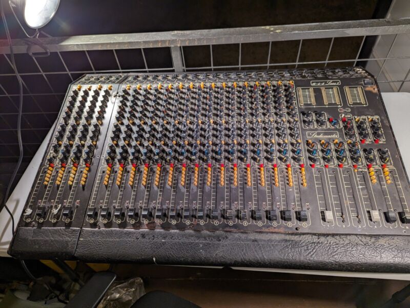 Studiomaster 16-4-2 Series 5 Mixing Console