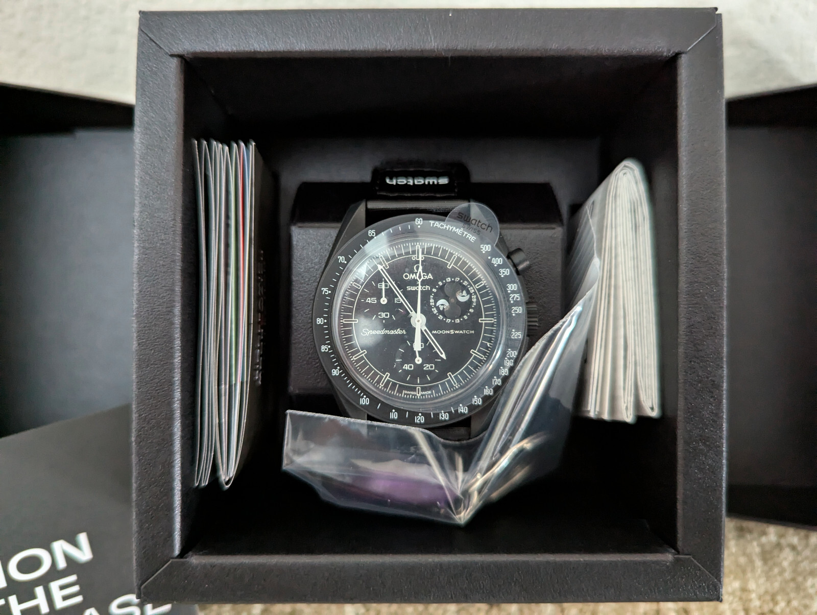 時計 Snoopy x OMEGA x Swatch MoonSwatch Black OMEGA Omega x Swatch MISSION TO THE MOONPHASE Snoopy Quartz