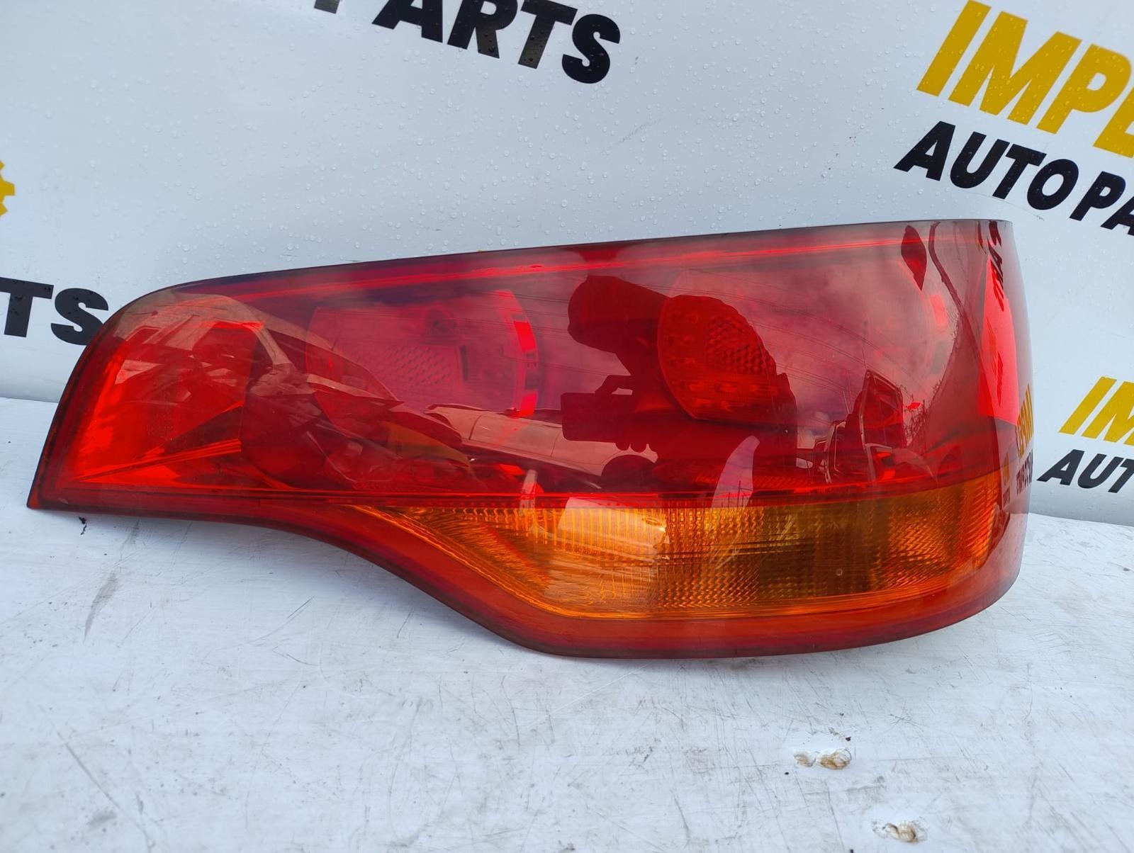 AUDI Q7 4L 09/2006-09/2009 RIGHT TAILLIGHT IN TAILGATE 2007 Audi Q7