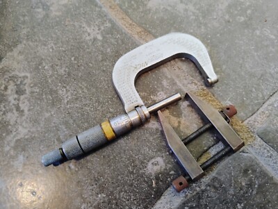 VTG LUFKIN OUTSIDE MICROMETER MODEL No  1642V  also Tool Maker Clamp Included