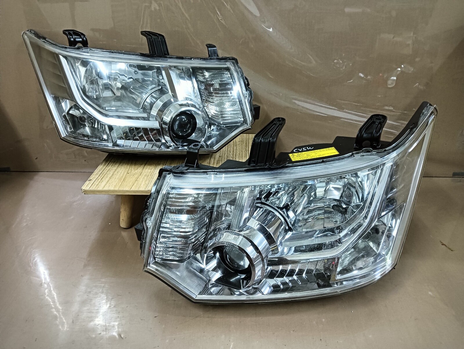 デリカ　D：5　CV5W　ヘッドライト　左右　レベ付　コイト　100-87918 デリカ D：5 CV5W ヘッドライト 左右 レベ付 コイト100-87918