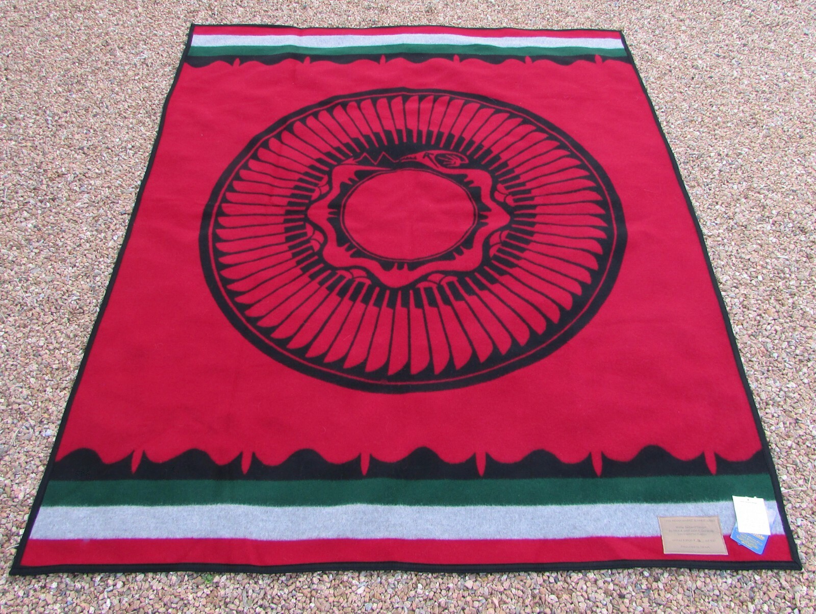 アウトドア寝具 PENDLETON SANTA FE TRAIN BLANKET Pendleton Iron Horse Trail Train Blanket by Ramona Sakiestewa