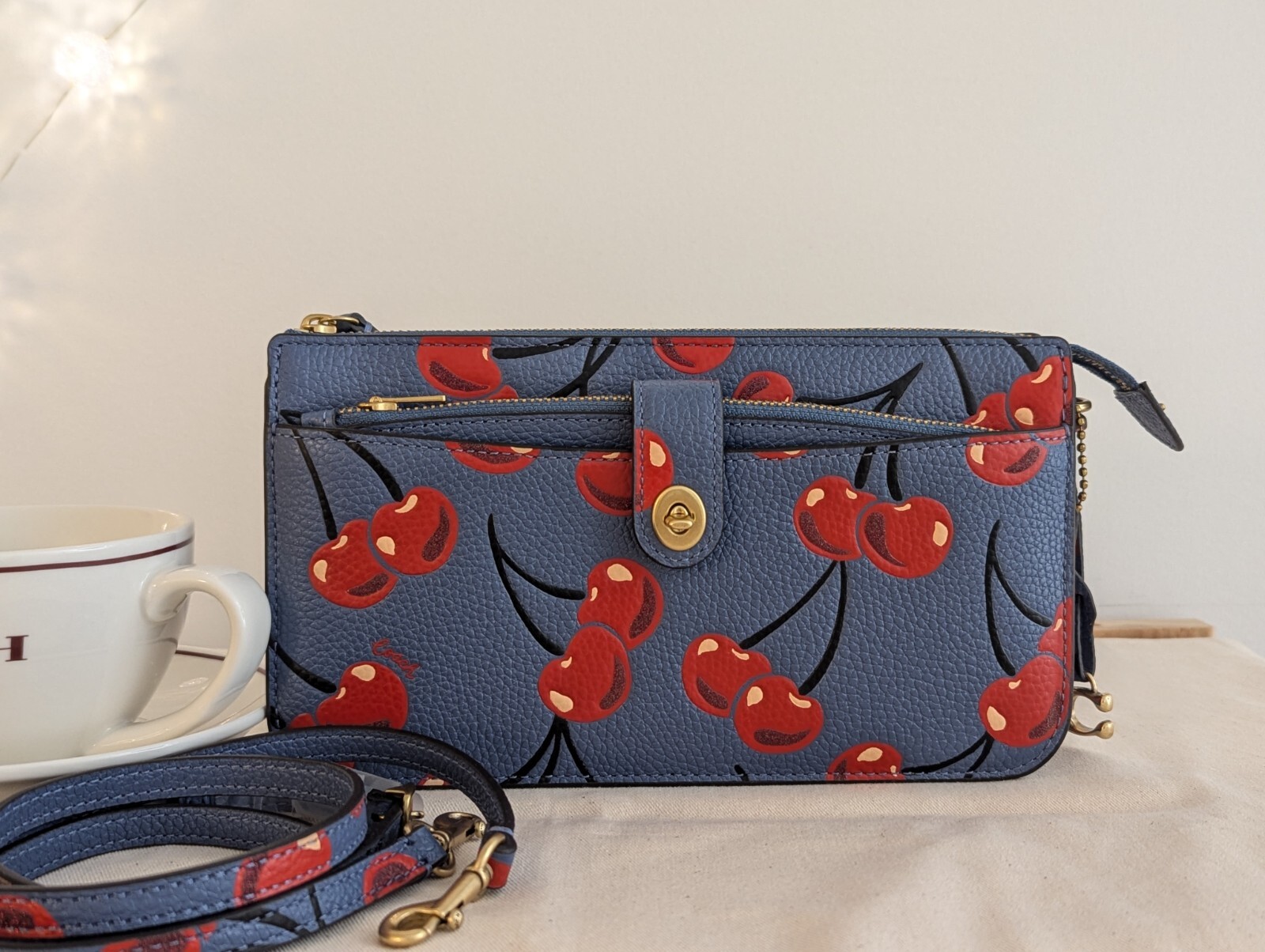 Coach Noa Pop Up Messenger with Cherry Print [Brass/Washed Coach Noa Pop Up Messenger with Cherry Print [Brass/Washed