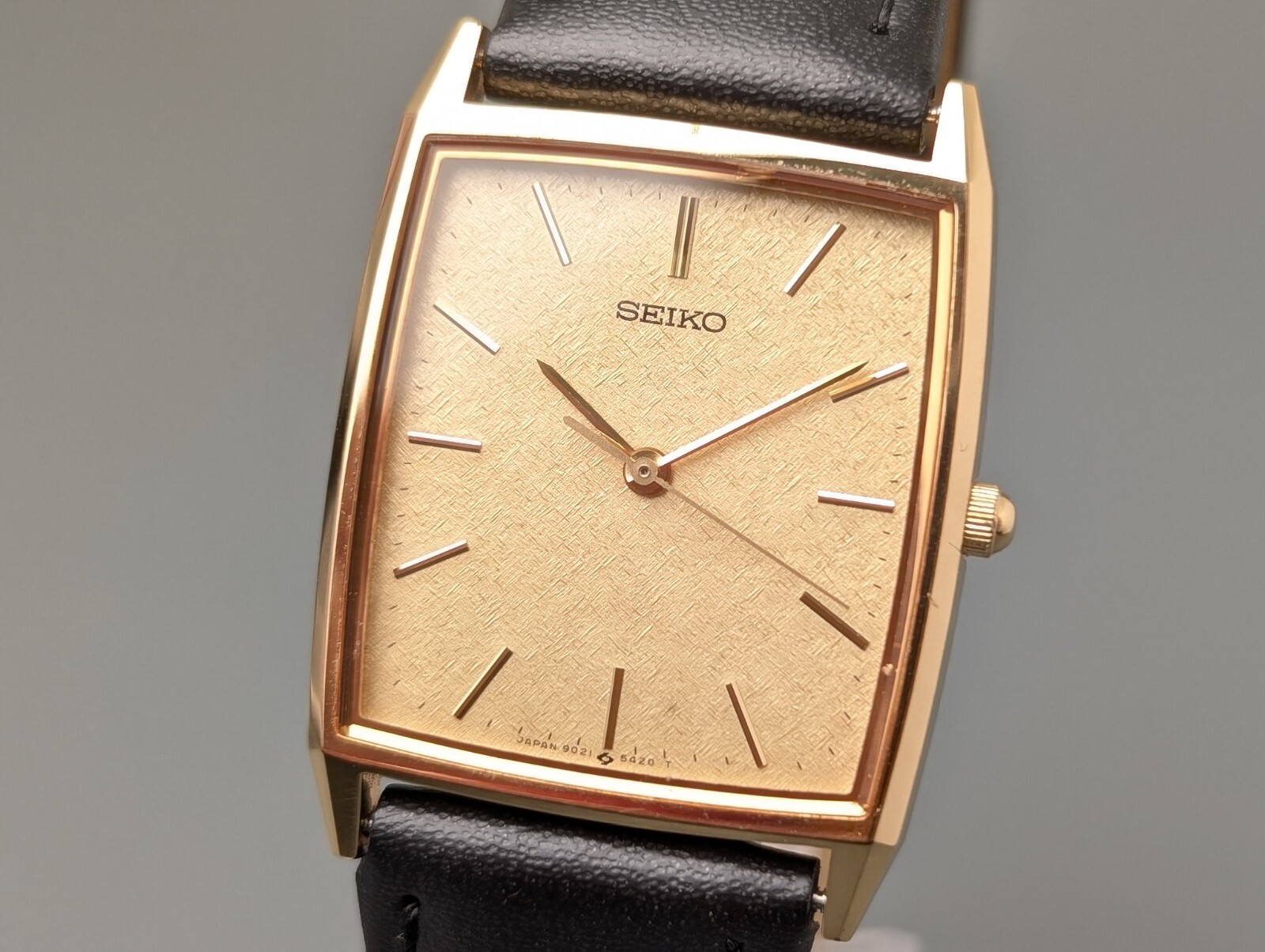 Vintage 1985 SEIKO Chariot 9021-5340 Gold Tank Shape Quartz