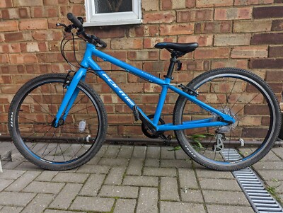 Forme Kinder 24 kids bike blue. 24 inch wheels. Lightweight, good condition