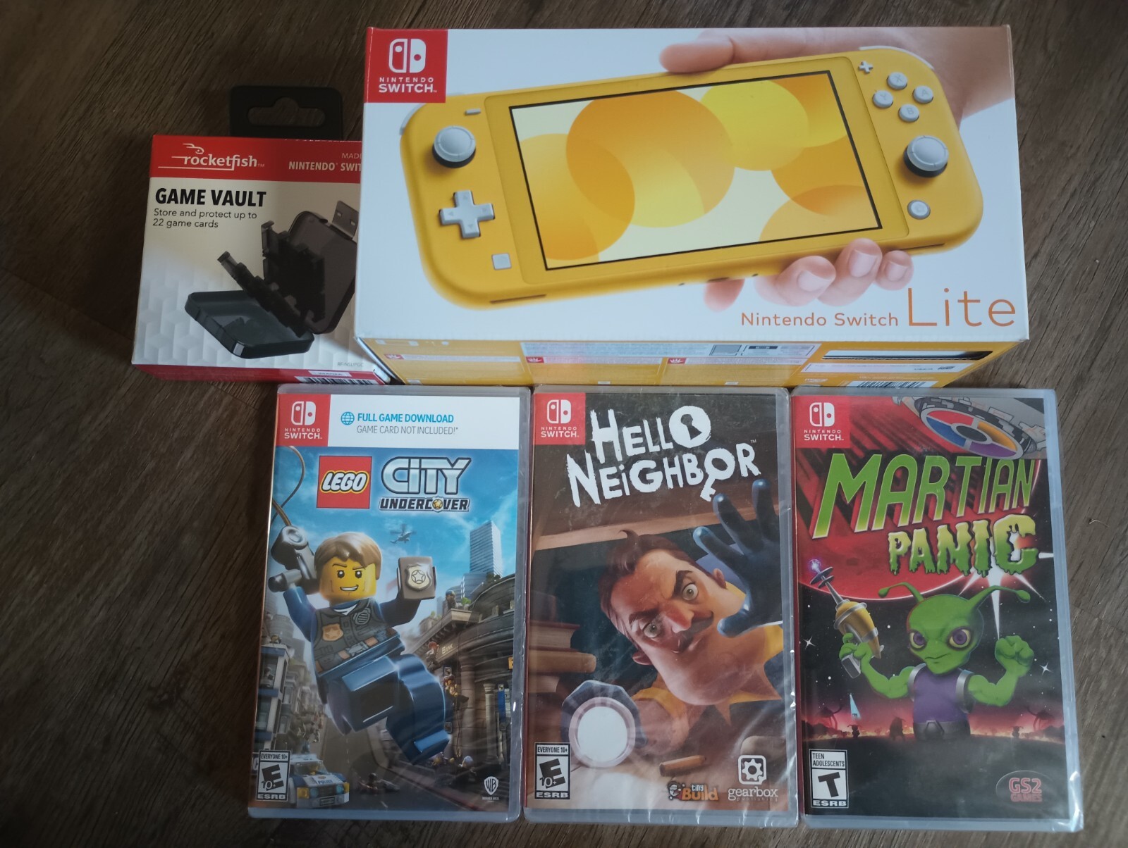 NIB NINTENDO SWITCH Lite & 3 NEW Games & Game case.BestDeal on Ebay