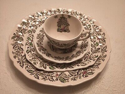 VINTAGE JOHNSON BROTHERS ENGLAND MERRY CHRISTMAS 4-PIECE PLACE SETTING