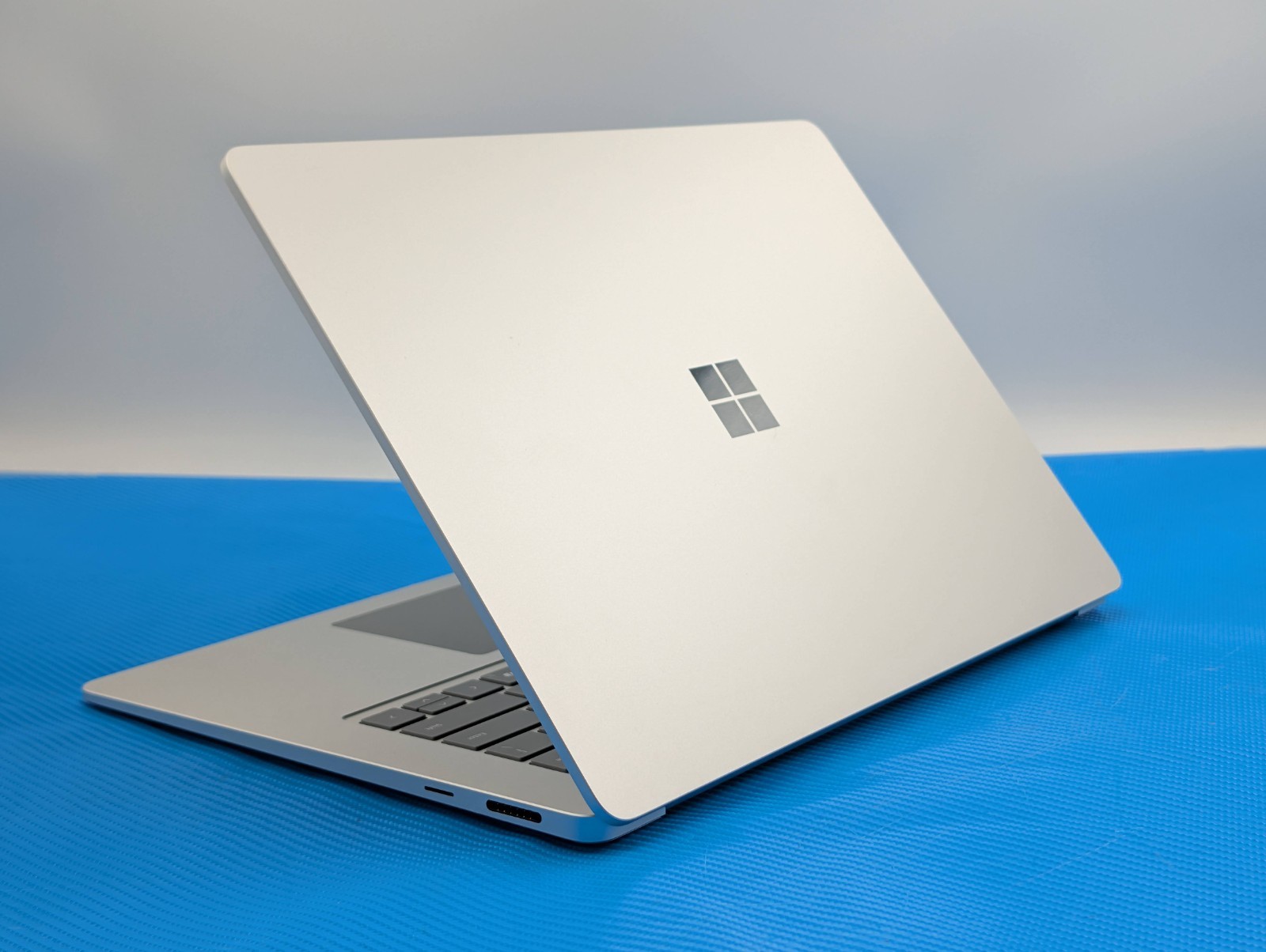 Microsoft Surface Laptop 7th Edition 15" TOUCH Snapdragon X 16GB 256GB 100%BATT - Thumbnail 6