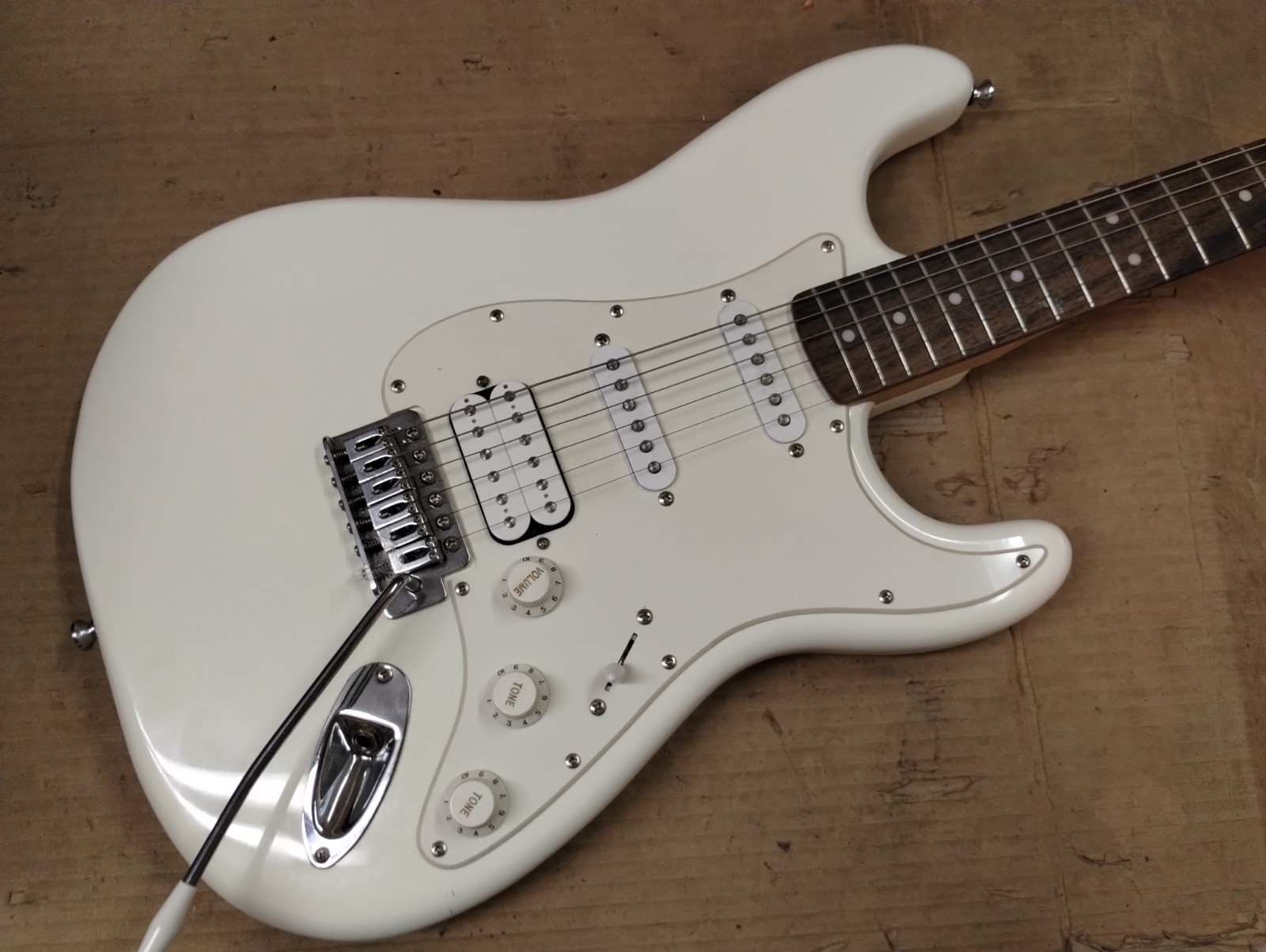 SQUIRE FENDER BULLET STRAT WHITE 6-STRING ELECTRIC GUITAR | eBay