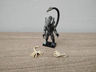 Mega Construx Heroes Series  Aliens XENOMORPH Mini Figure Grey w/Facehuggers 