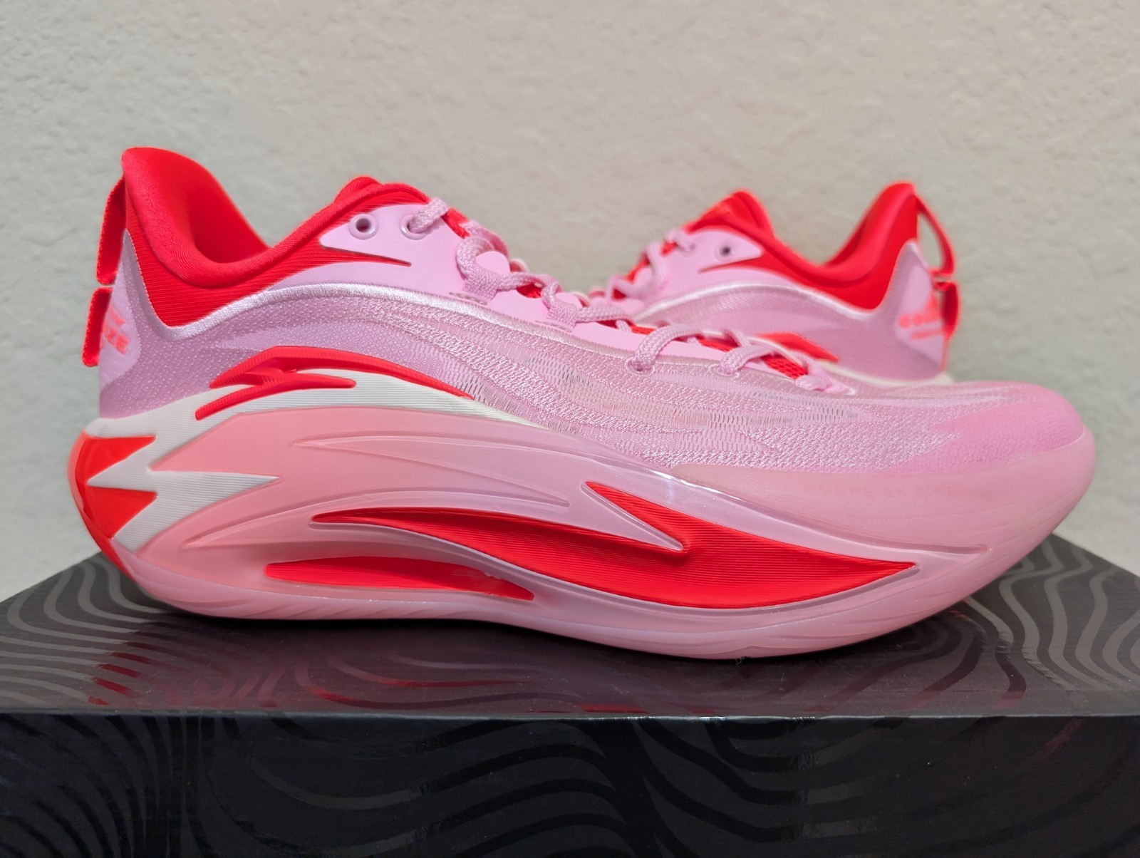 Anta Shock Wave 7 Pink Flame Basketball Wade Li Ning Kai