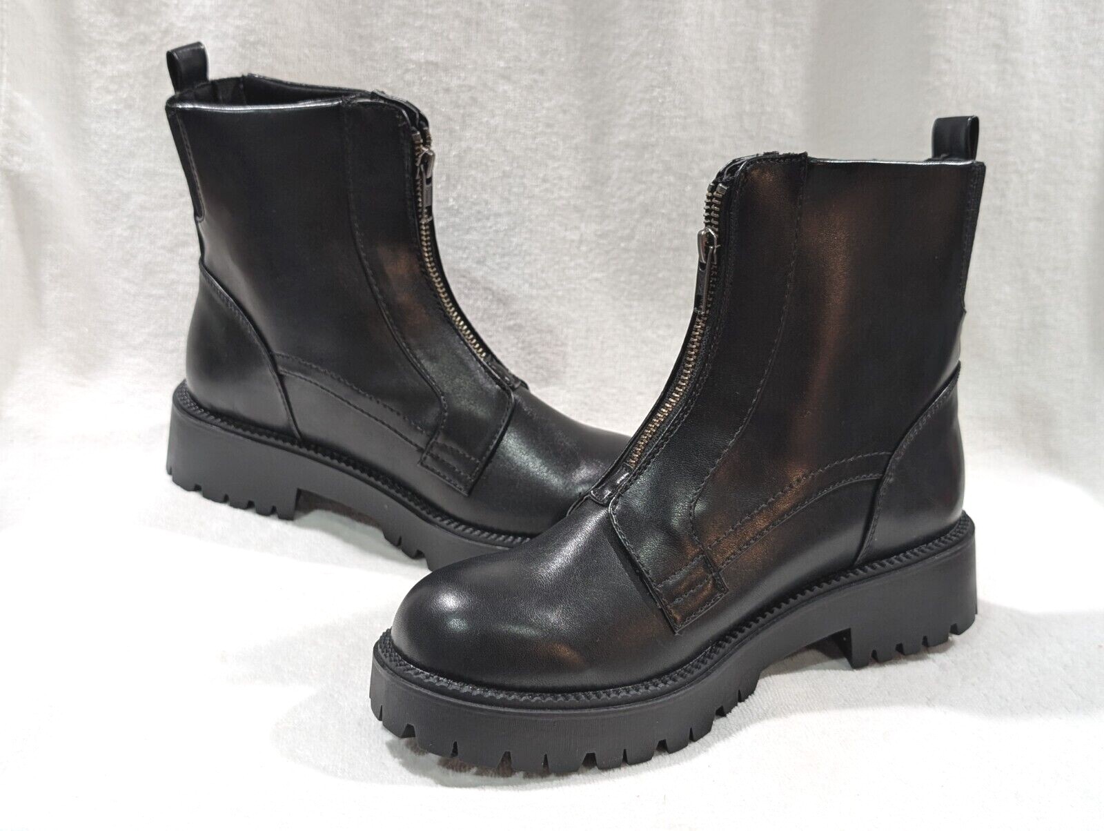 SO Women's Yuri Black Front Zipper Ankle Boots - Size 7.5 SO Women's Yuri Black Front Zipper Ankle Boots - Size 7.5