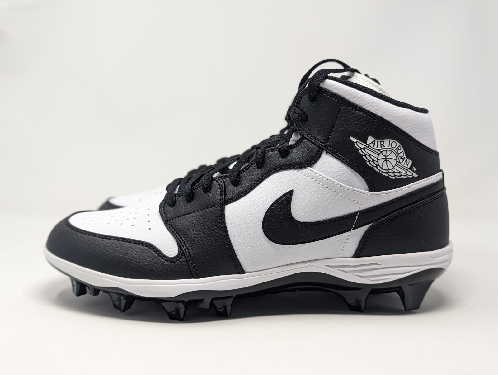 JORDAN JORDAN 1 ALPHA MENACE MID FOOTBALL CLEATS MENS WHITE BLACK PANDA FJ6805-100