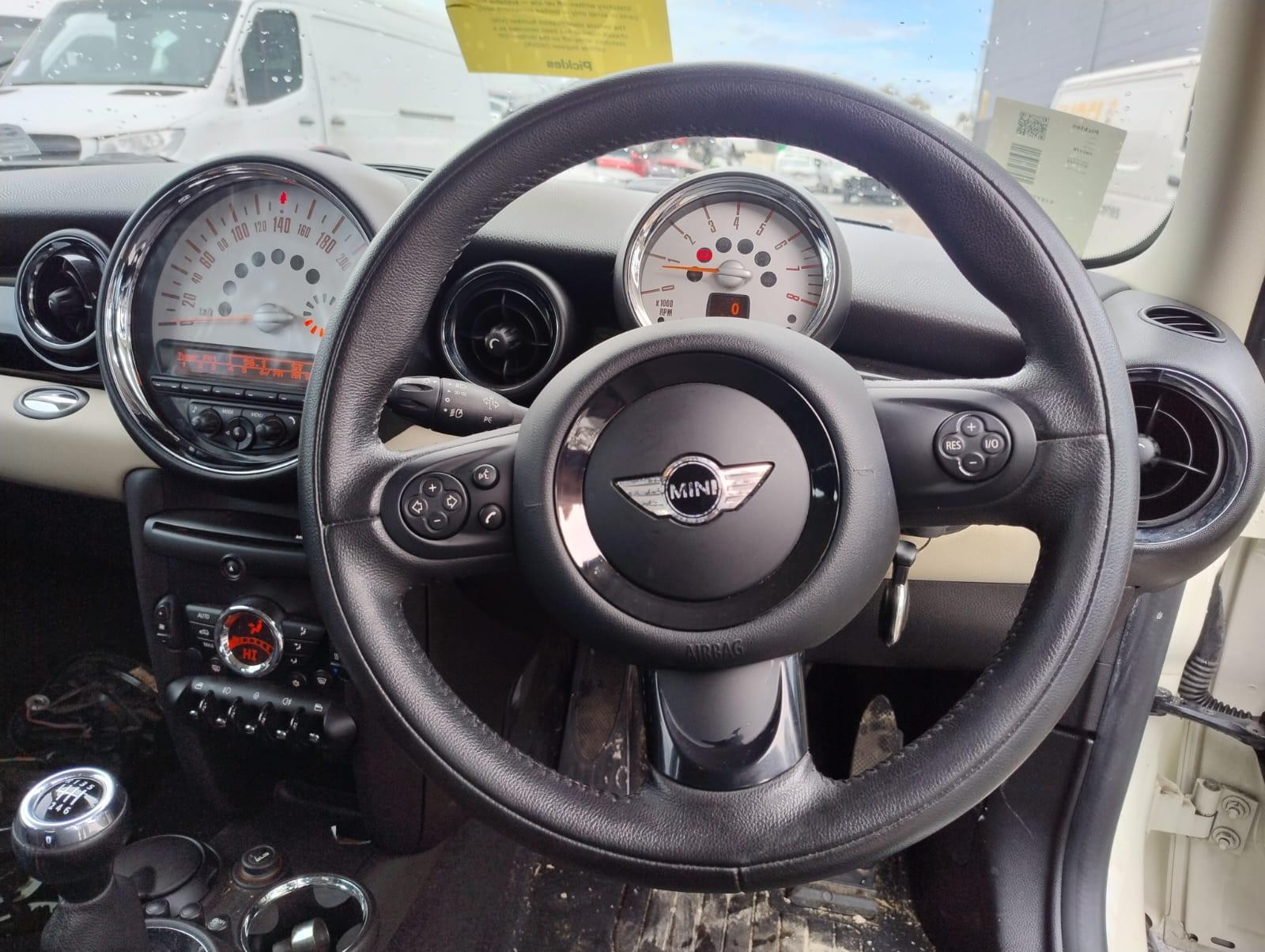 MINI COOPER 10/2010-05/2015 LEFT TAILLIGHT CLEAR INDICATOR WITH RED CENTRE TYPE - thumbnail 4