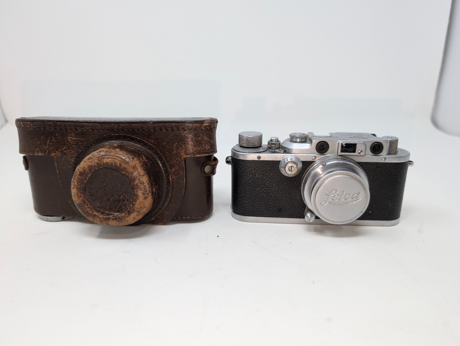 Vintage Leica DRP Ernst Leitz Wetzlar Camera W/ Leather Case Vintage Leica DRP Ernst Leitz Wetzlar Camera W/ Leather Case