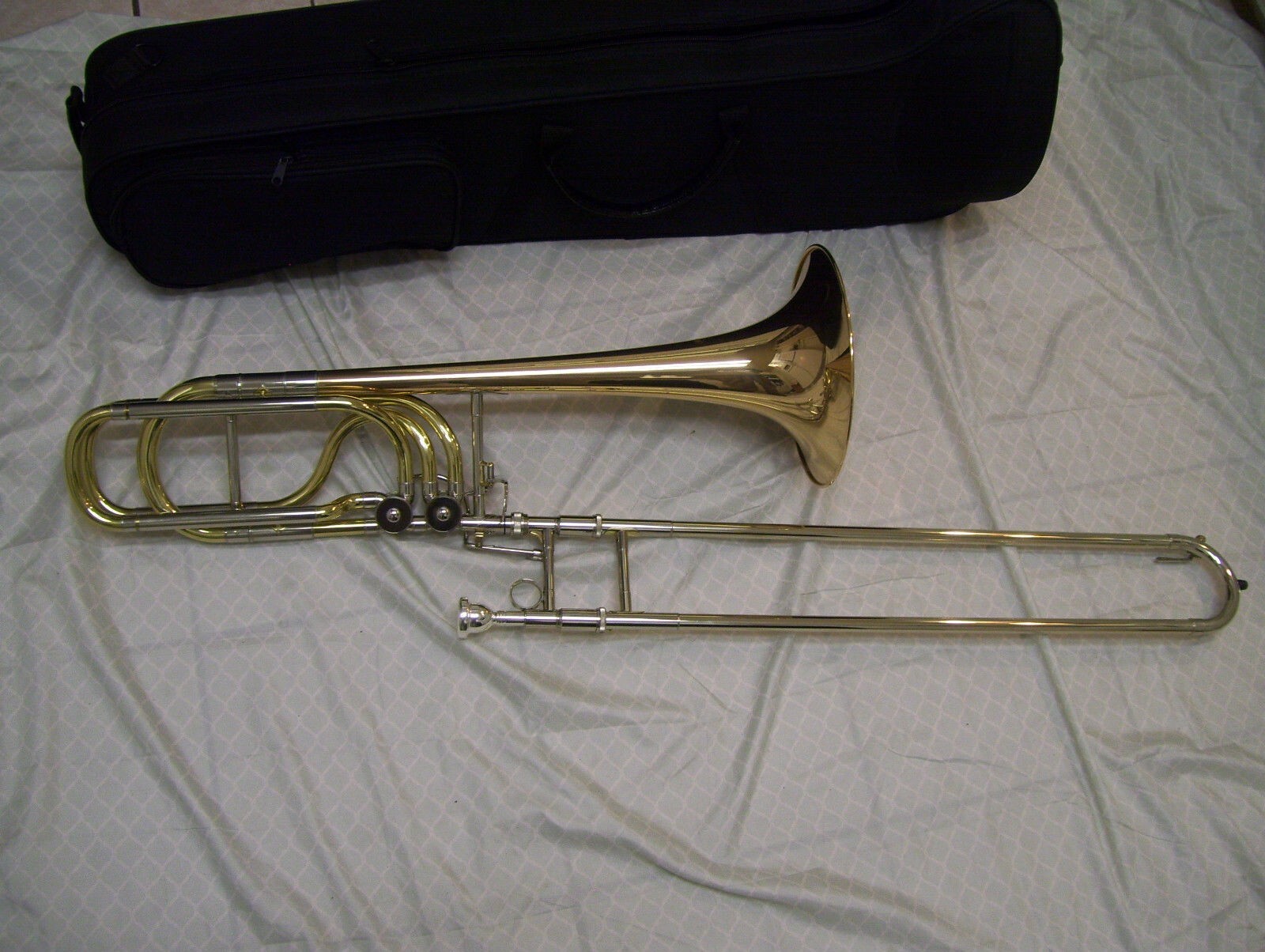 Bass Trombone, Double trigger with case and mouthpiece. New