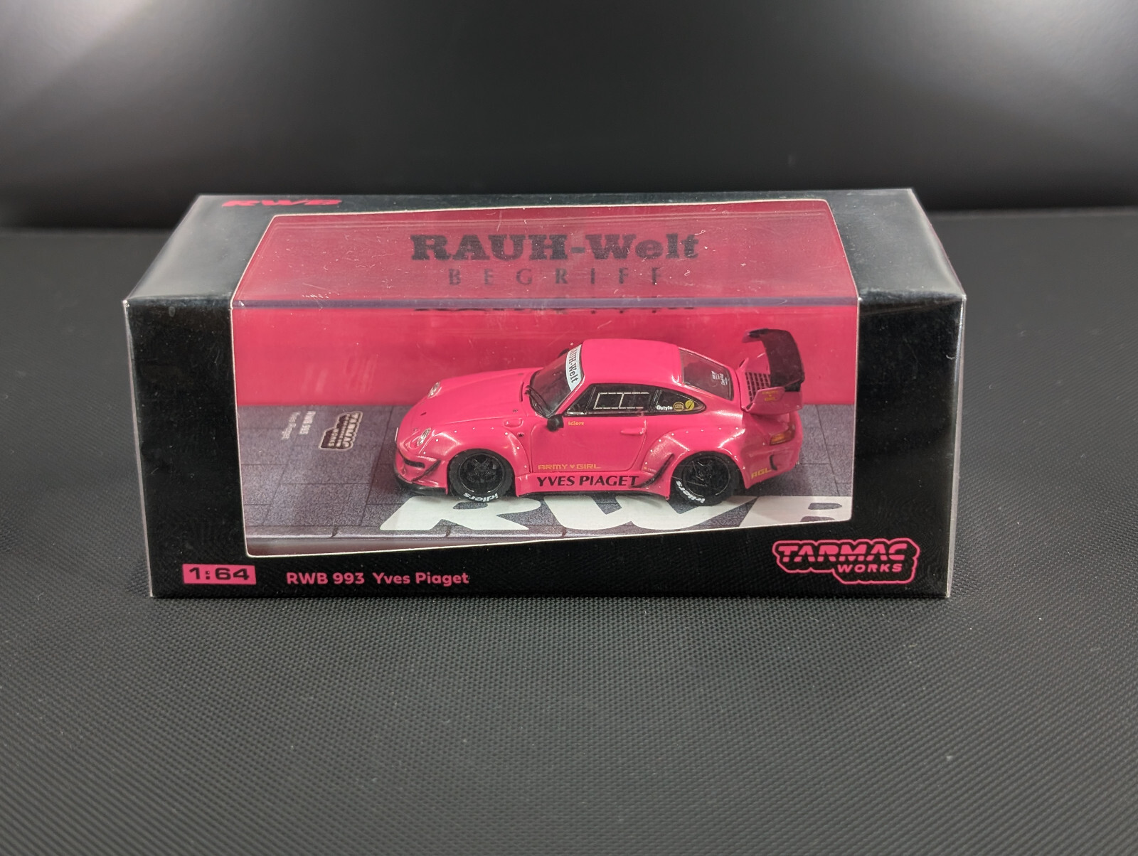 1:64 Tarmac Works Porsche RWB 993 Yves Piaget Pink/Black