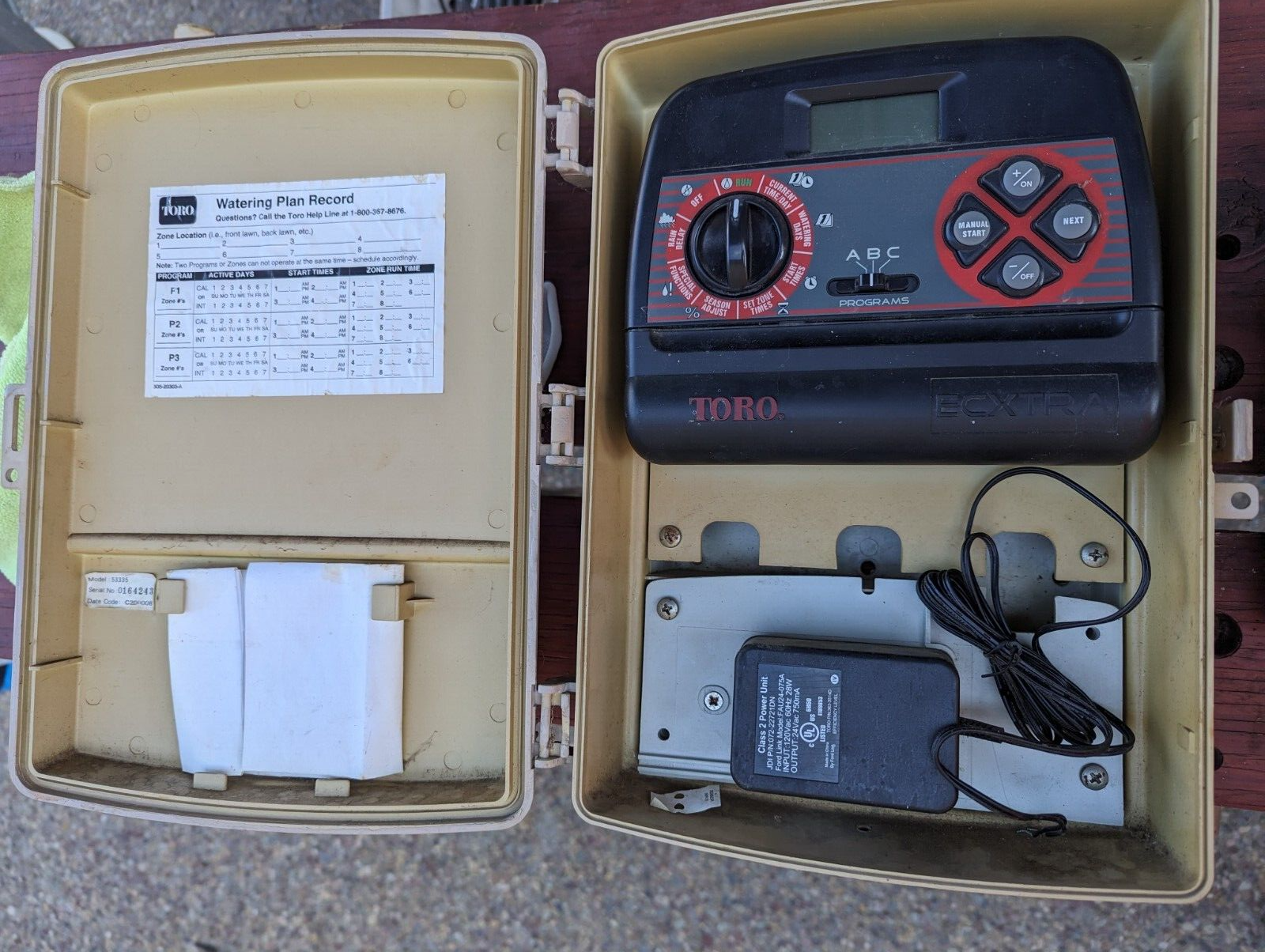 Toro ECXTRA 10-Zone Sprinkler Timer  53794 w/outdoor case and rain sensor