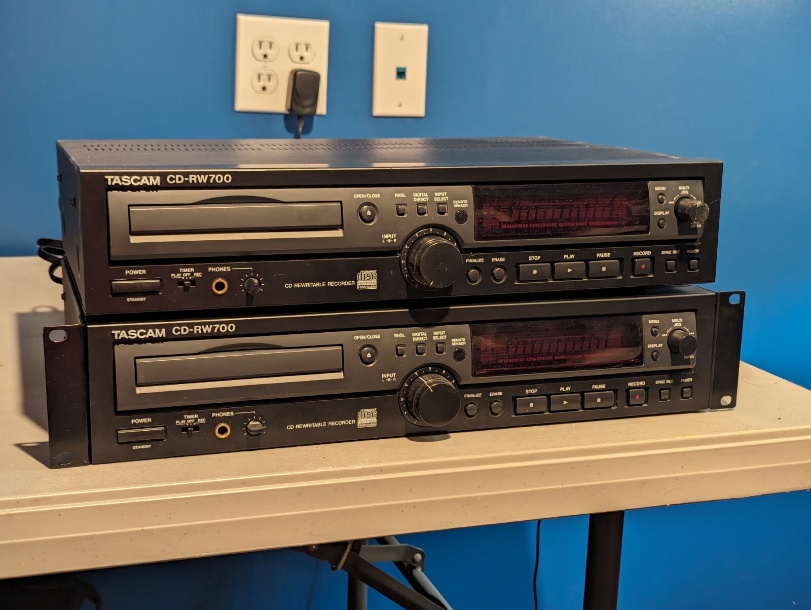 TASCAM　CD-RW700 Tascam CD-RW700 Professional CD Player Recorder 24-Bit