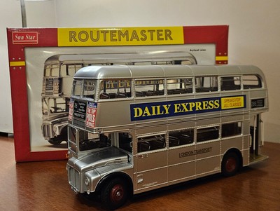二階建てロンドンバス、ルートマスター1/24サンスター製ミニカー