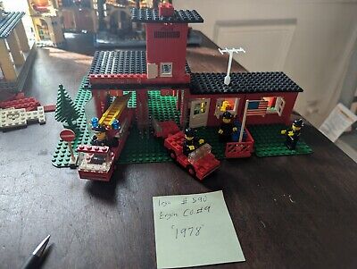 Rare Vintage Lego Land Town #590 Fire Station Engine Co. 9 (1978) with all Minis