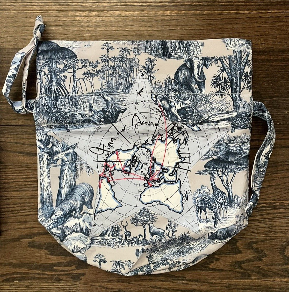 【日本未入荷！】Dior Around the World-poncho Dior Around The World Drawstring Bag Pouch. 2024 Limited