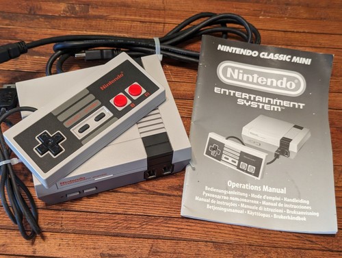 Nintendo Switch (N210) Nintendo CLV-301 Classic Mini Nintendo Switch (N210) Nintendo CLV-301 Classic Mini