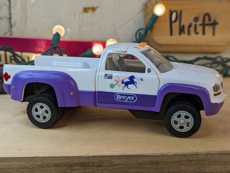 Breyer Animal Creations  Purple / White Truck 031323