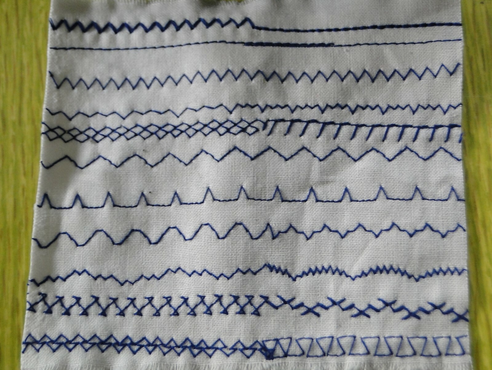 Janome Decor Excel 5018 Sewing Machine with Carry Case and Accessories