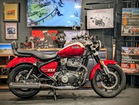 2025 ROYAL ENFIELD SUPER METEOR 650 in Celestial Red