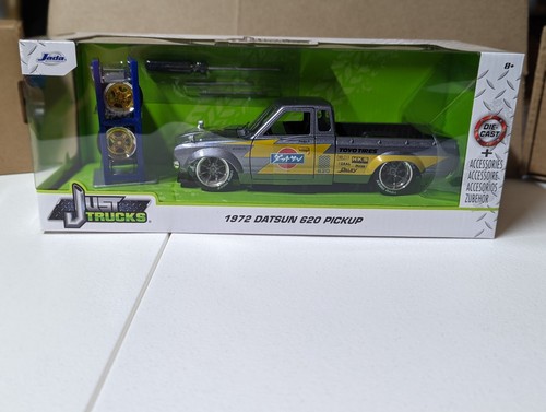 Jada 1972 Datsun 620 Pickup 1:24 Scale with extra wheels in