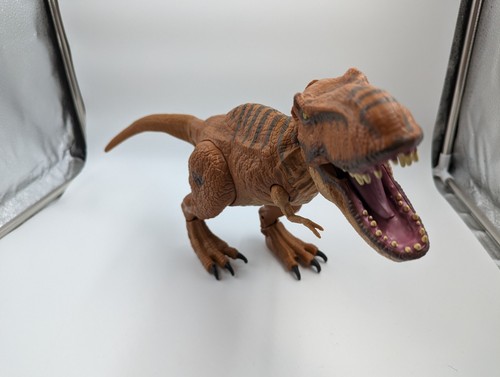 Jurassic World Stomp and Strike Tyrannosaurus Rex 20