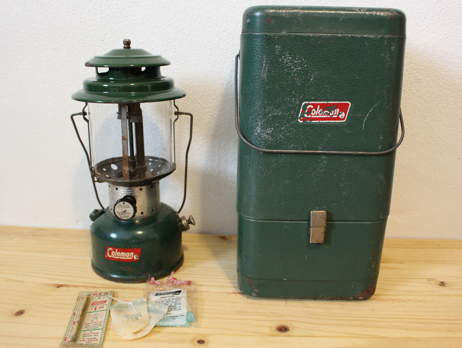 Vintage Coleman Lantern 220F With Metal Case.のeBay公認海外通販｜セカイモン