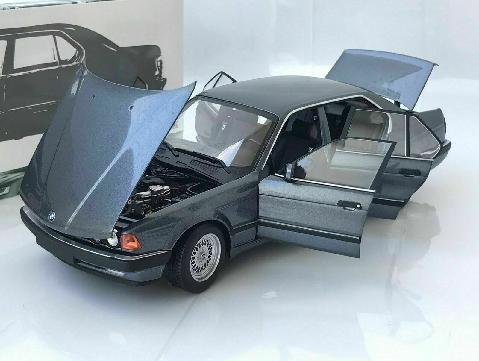 希少 1/18 BMW 730i ミニチャンプス(MINICHAMPS) E32 Minichamps 1:18 scale BMW 730i Sedan(E32) 1986(Bordeaux Red