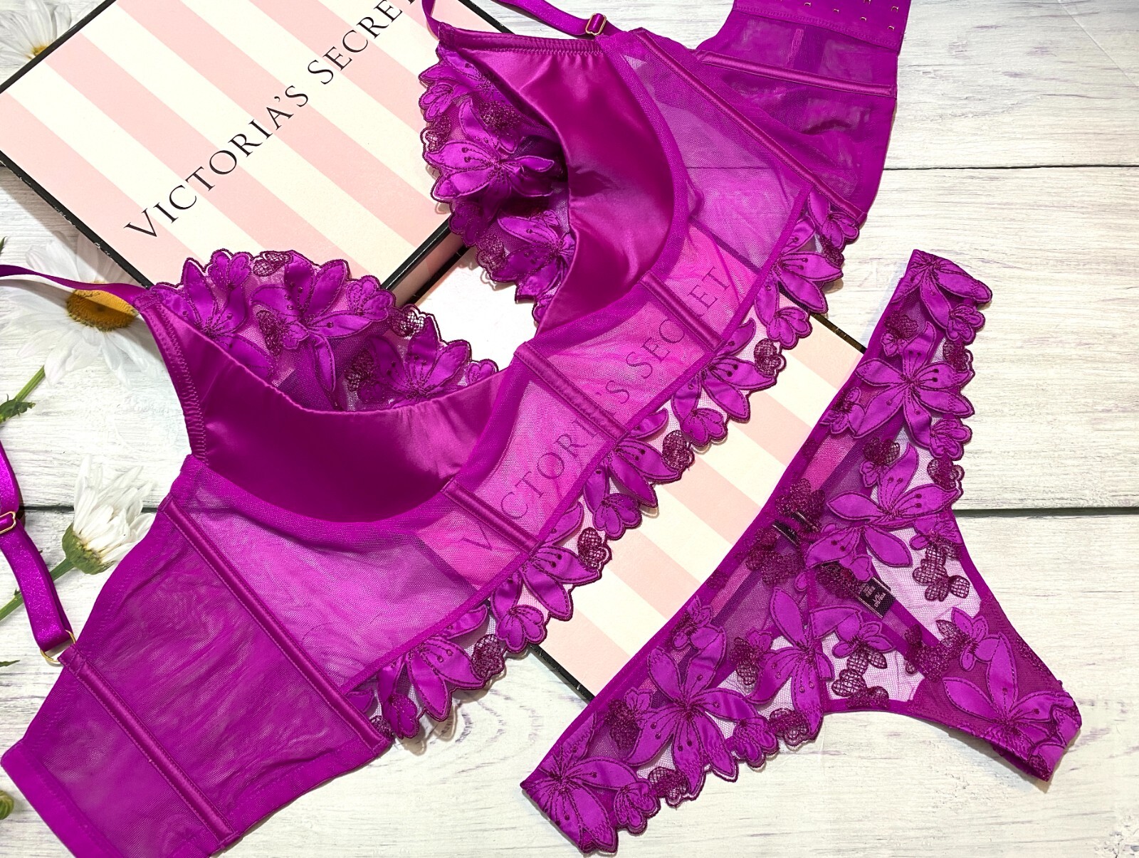 

NWT Victorias Secret Длинный комплект бюстье на четверть чашки с легкой подкладкой Очень фуксия, Multicolor