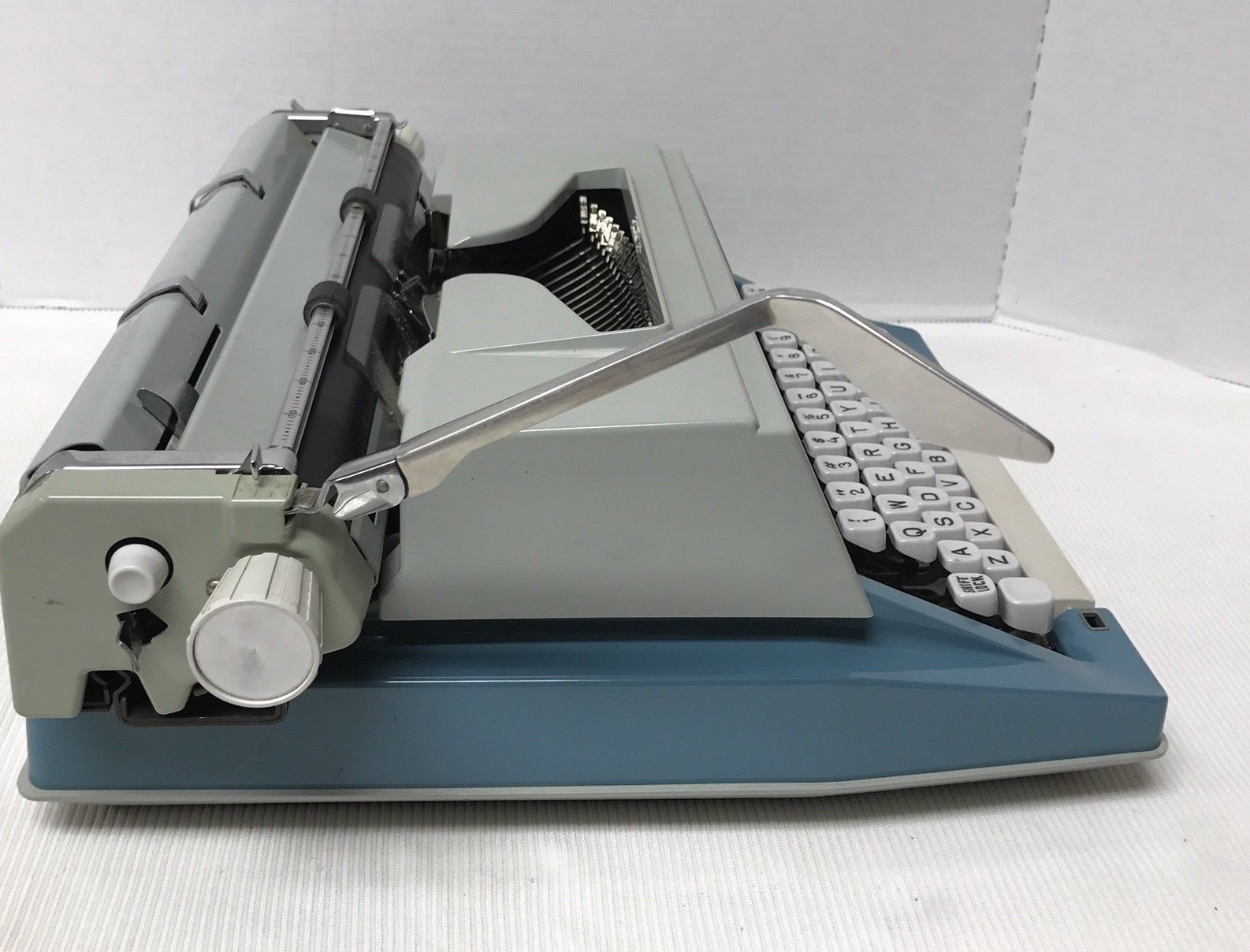 Vtg Hermes 3000 Manual Typewriter Blue & Case