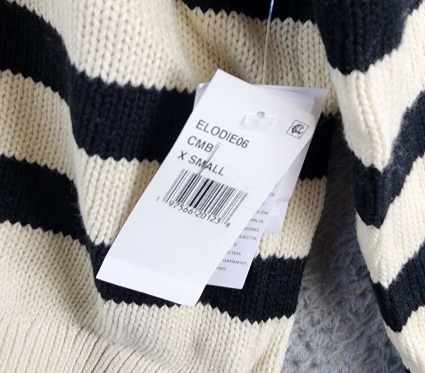 Velvet by Graham & Spencer Cashmere Blend Elodie Cardigan Women's XS Cream/Black - Picture 7 of 14