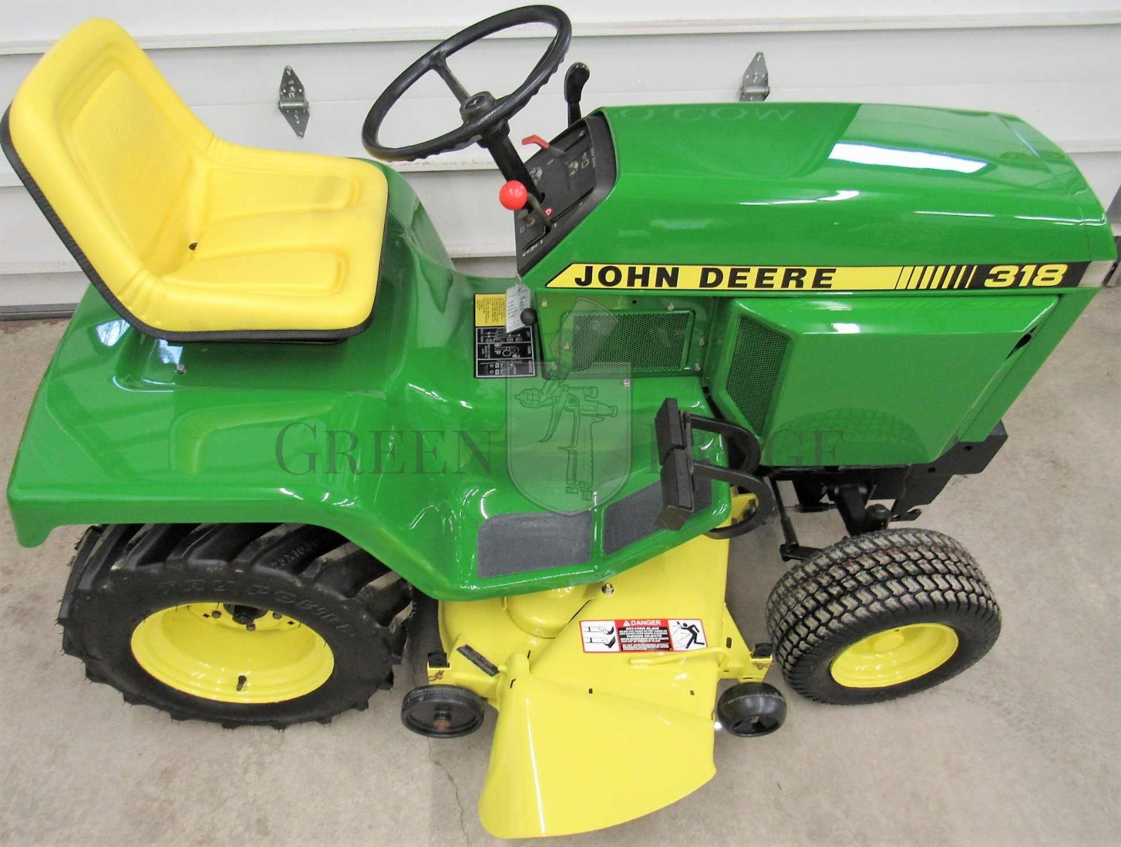 John Deere 318 Riding Lawn & Garden Tractor / Mower 18HP Onan 46