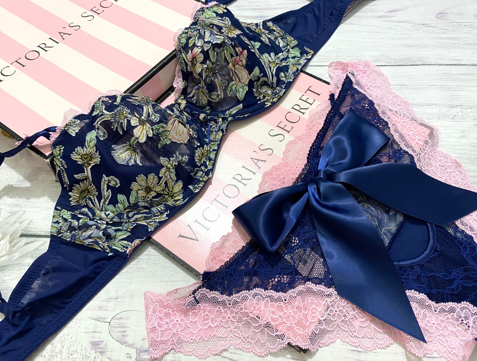 

Victoria s Secret Dream Angel Wicked Бюстгальтер без подкладки с цветочным принтом Синий Чикини с бантом, Navy blue